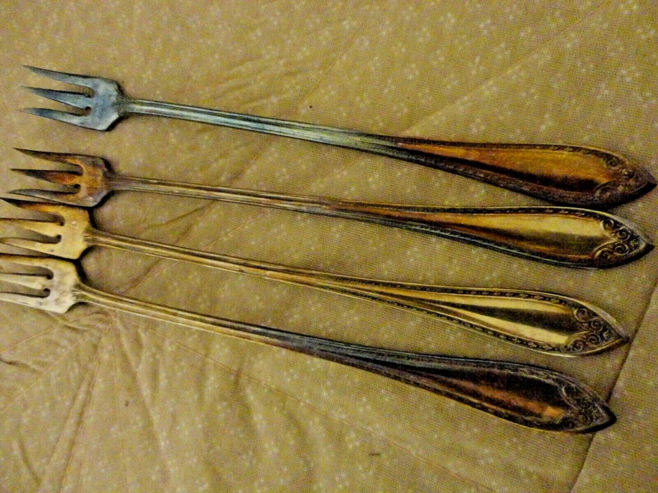 Set of 4 Antique Oneida Community Plate Sheraton Pattern Cocktail / Crab Fork - Image 2 of 4