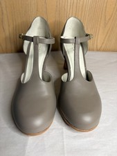 Capezio Women's Chorus Character Shoe - Dark Tan - Sz 9M K88 