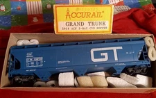 Grand Trunk Western 3Bay Blue CVD Covered Hopper Accurail R4A 138132 Kadee Coupl