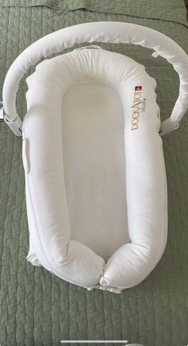 Dock A Tot Deluxe Plus Dock Baby Lounger 0-8 Months & toy arch