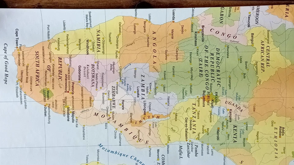 Large Political World wall map 1:31,000,000 Pyramid Int 3.15 x 2.32 metres 2012 - Image 3 of 4