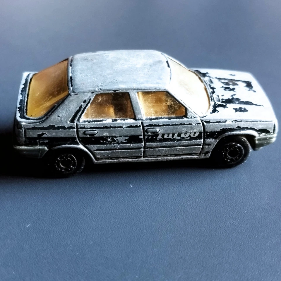 Matchbox  made in China in 1985 . Renault 11 . Needs a paint job ! . Scale 1:58 - Image 3 of 4