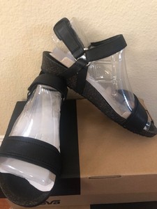 teva ysidro stitch sandal