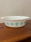 Vintage Pyrex baking dish 045 without lid - ** snowflakes on white **
