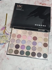 35C EVERYDAY CHIC Artistry Palette Authentic Morphe