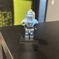 Mr. Freeze (Shoulder Ice Armor) Minifigure 