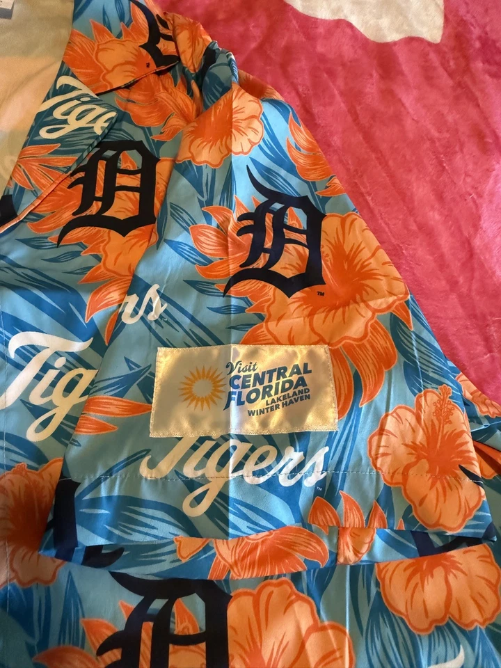 Detroit Tigers Hawaiian Shirt and Shorts Set New Adult XXL - Image 4 of 4