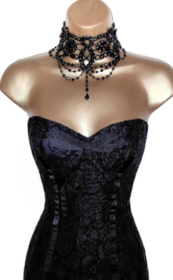 Karen Millen Size UK 8 STUNNING VINTAGE BLACK LACE STRAPLESS WIGGLE DRESS - Image 3 of 4