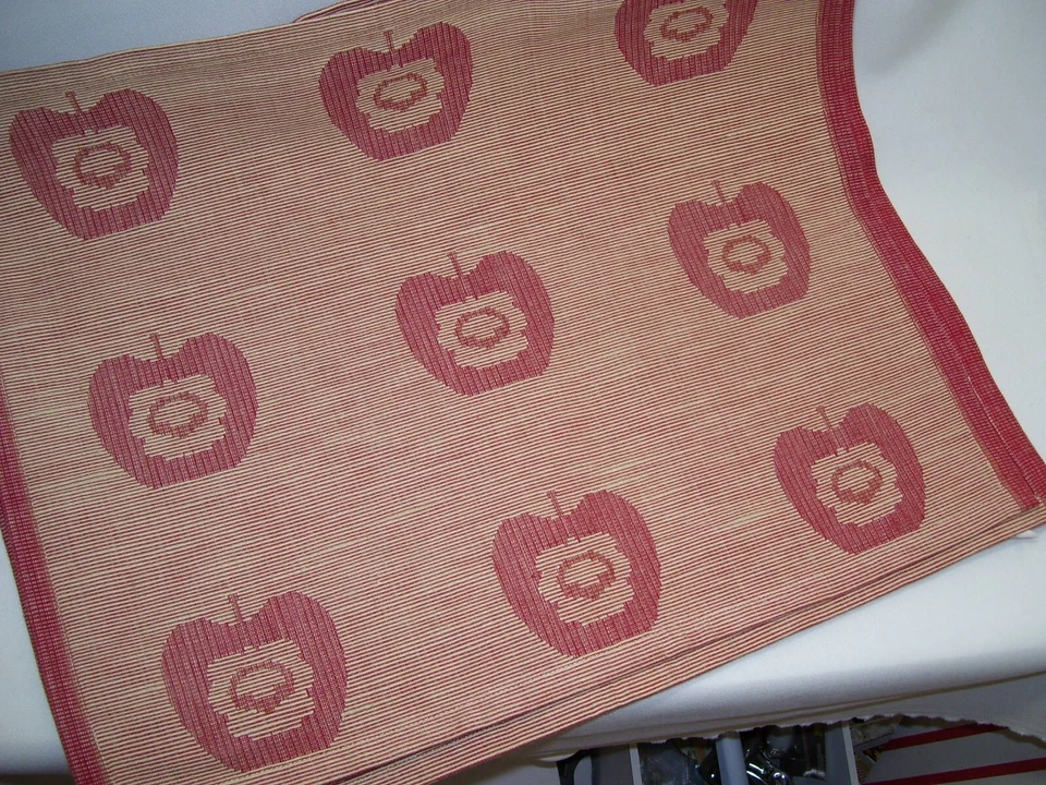 Set of 4 Crate and Barrel Apple Themed Placemats 14.5 x18 New - Image 4 of 4