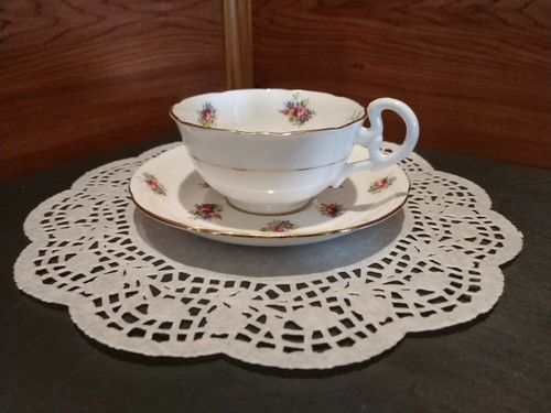 VINTAGE ROYAL GRAFTON BONE CHINA TEA CUP & SAUCER SET MADE IN ENGLAND - Picture 7 of 12