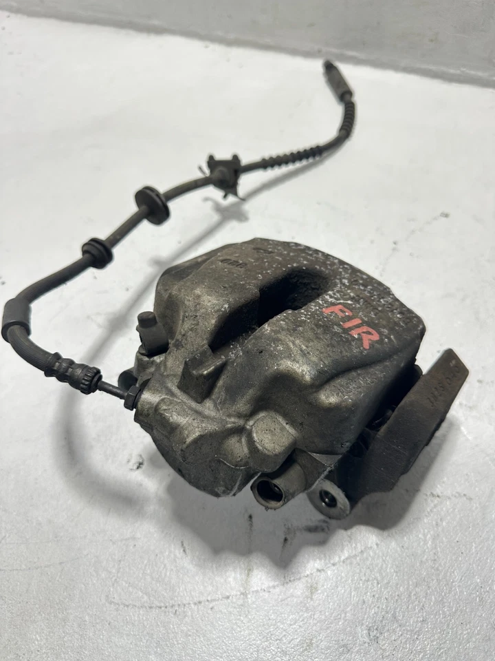 Pinça de freio dianteira direita do lado do passageiro BMW 528XI 2012-2016 FABRICANTE DE EQUIPAMENTO ORIGINAL - Imagem 4 de 4