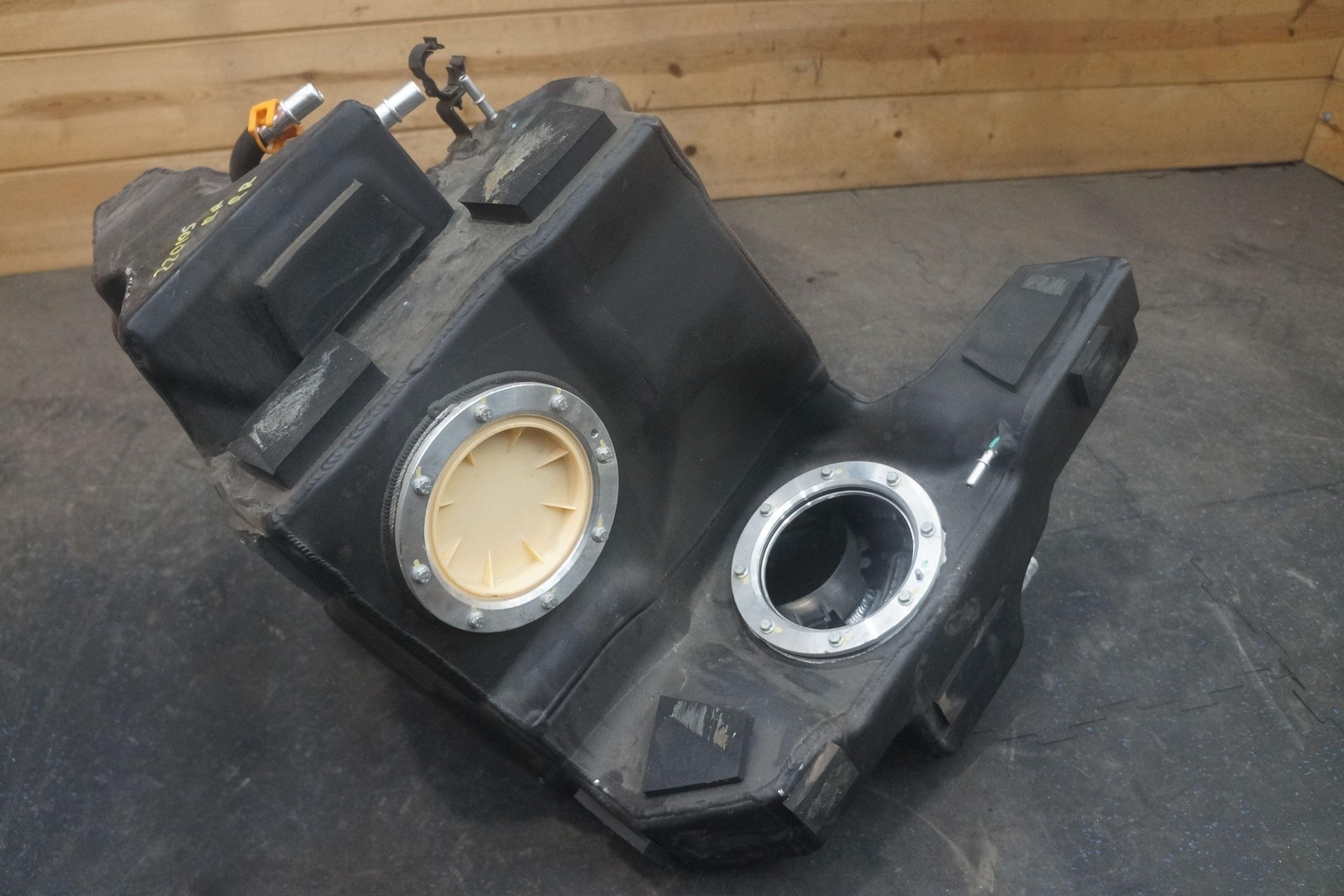Right Gas Fuel Tank Assembly 326606 314303 OEM Ferrari 488 2016
