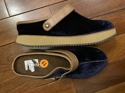 earth lyra buckle clog