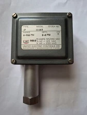 UE Pressure Switch Type J7, Model 11103, 0-300 PSI Range, 2-8 PSI Diff., NOS.