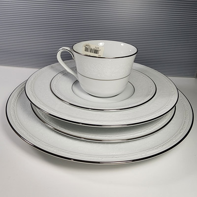 Noritake WHITECLIFF PLATINUM 5 pc Pl Setting w/soup White Scapes Discontinued