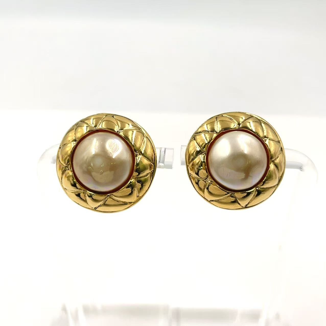 Auth CHANEL Earrings Matelasse Metal & Faux Pearl Off-White Gold Women