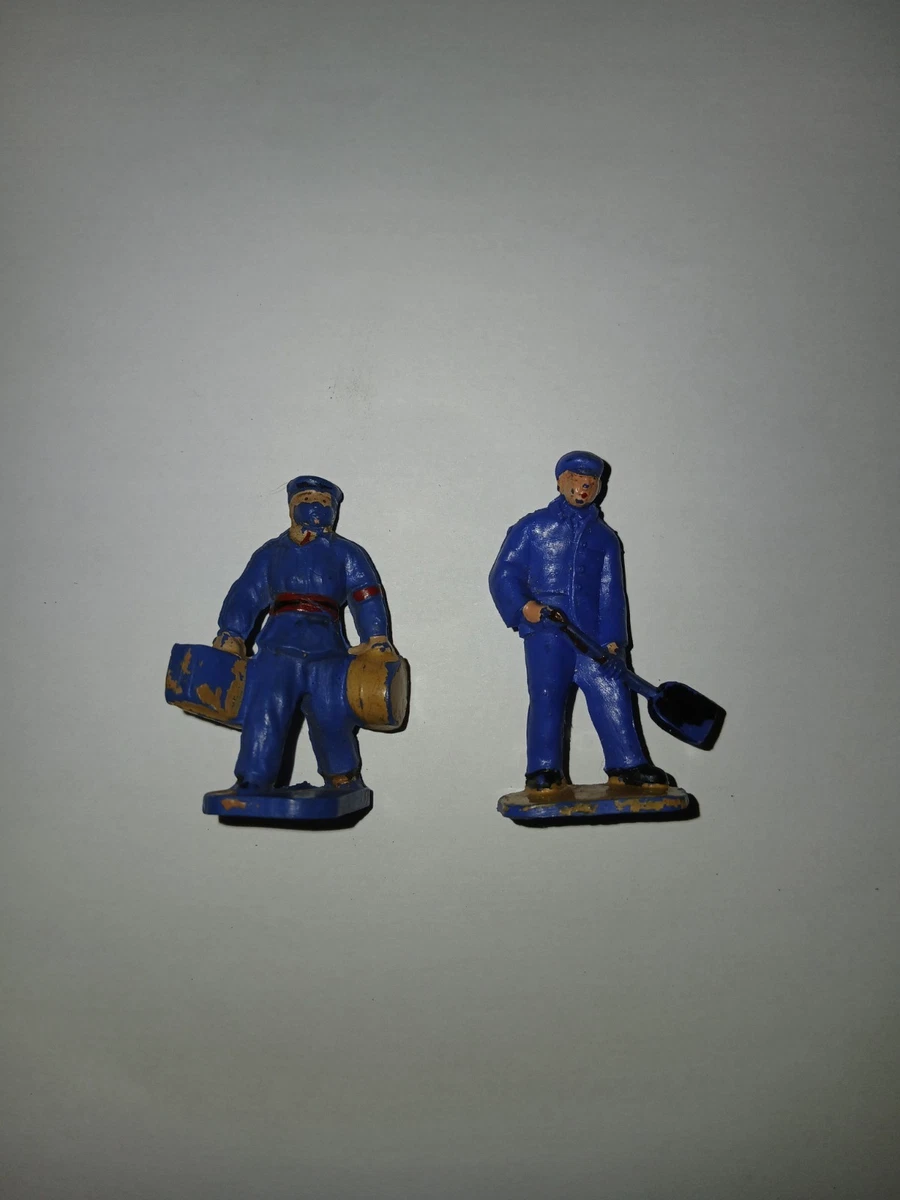 A QUANTITY OF MECCANO DINKY GARDEN TOOLS. Toys - Toys