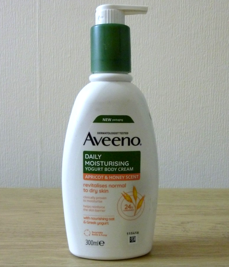 Aveeno - Daily Moisturising Body Cream with nourishing oat & Greek yogurt. 300ml