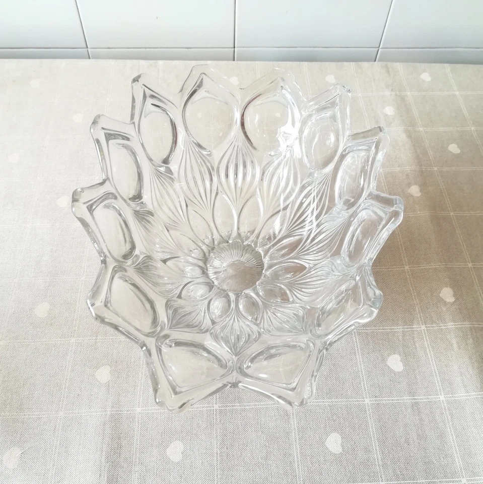 Grande cesto centrotavola in vetro Vintage '60 porta frutta lavorato e decorato - Immagine 2 di 4