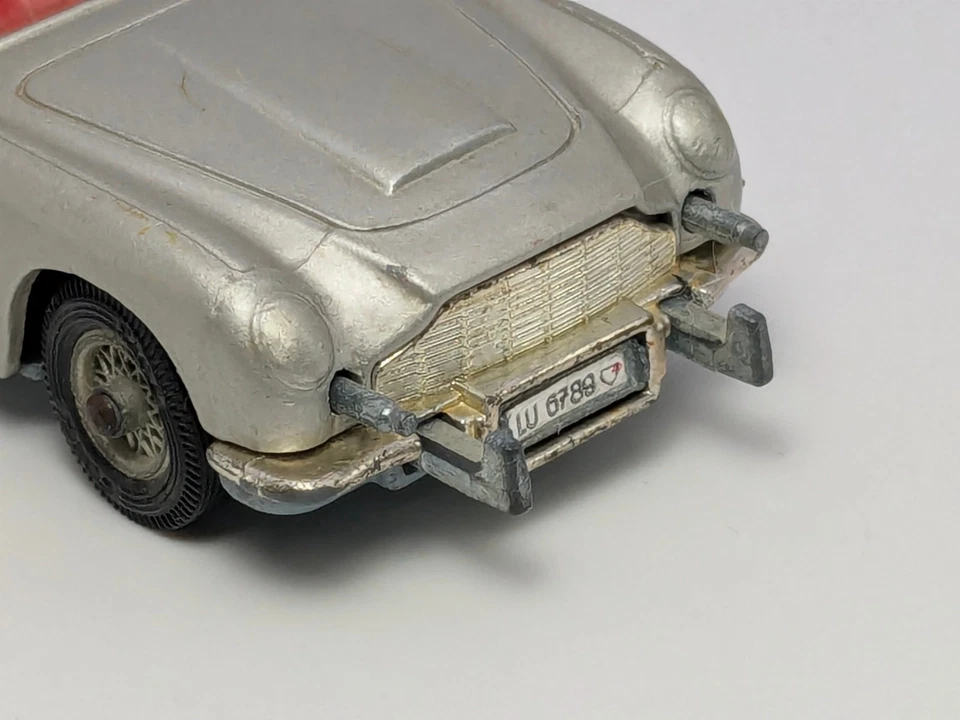 Vintage Corgi Toys James Bond Aston Martin DB5 #270 & Figures - Image 3 of 4