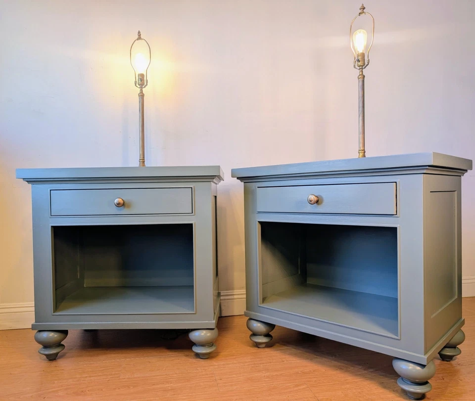 "Humo y salvia" - Herrajes de restauración tamaño king, par de mesitas de noche de madera maciza Foto 4 de 4