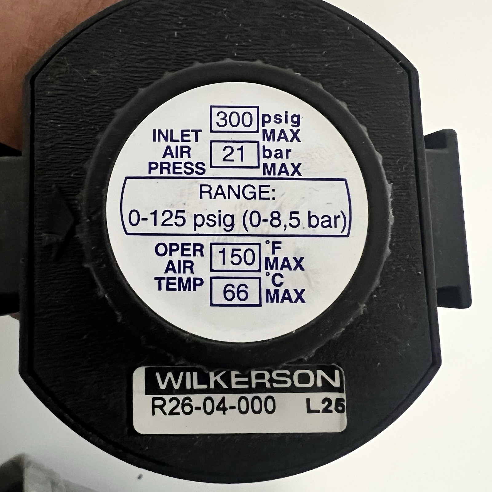 PNEUMATIC REGULATOR WILKERSON *R26-04-000* 1/2" 0-125 PSIG