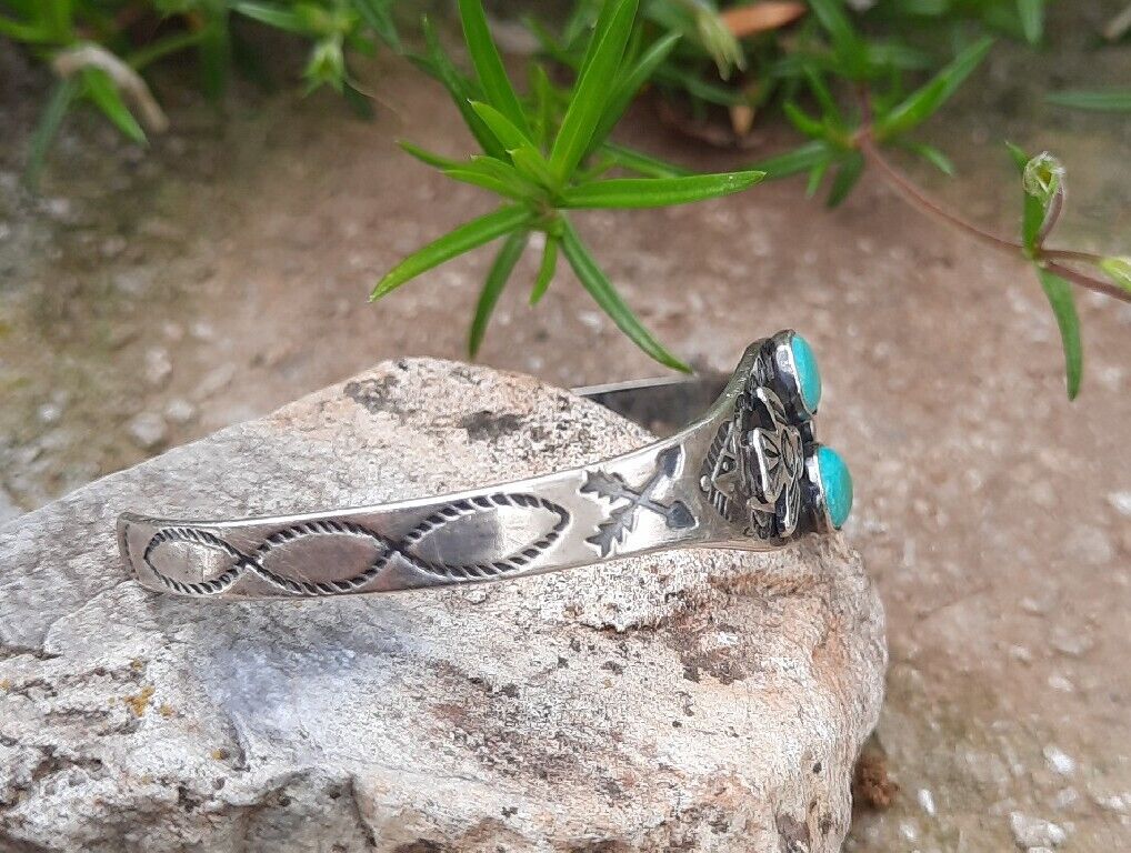 Eye-catching Native American Navajo Turquoise Diamond Sterling Silver Horseshoe Ring Eye-catching Native American Navajo Turquoise Diamond Sterling Silver Horseshoe Ring