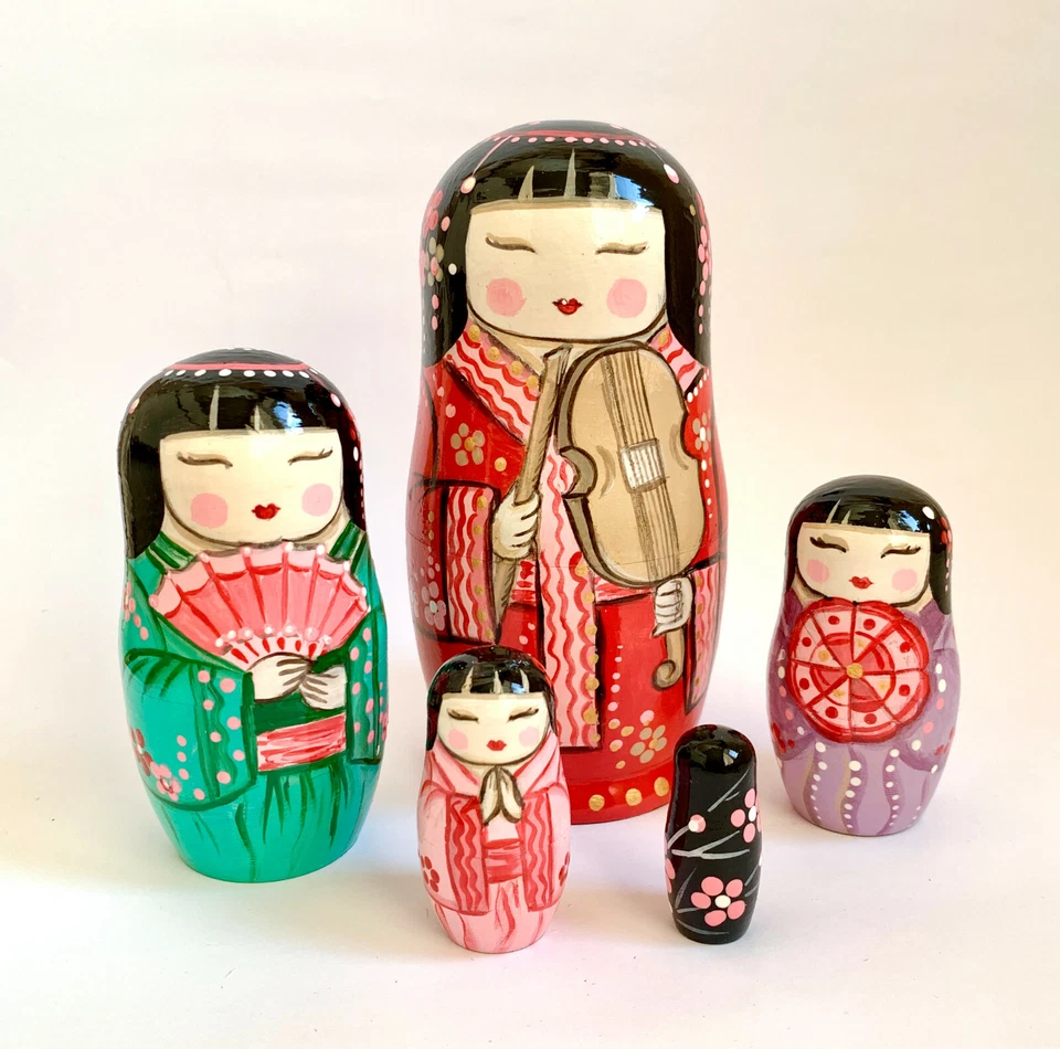Matrioska Niña Asiática con Violín 5 Piezas Muñeca Rusa Anidación Regalo de Navidad  Foto 2 de 4