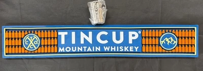 Neu Blech Tasse Tincup Mountain Whiskey Bar Überlauf Matte 21."x3,5" Gummi mit Schnapsglas - Bild 1 von 3