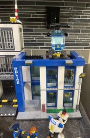 LEGO CITY: Police Station (60047) Complete  No Box No Instructions