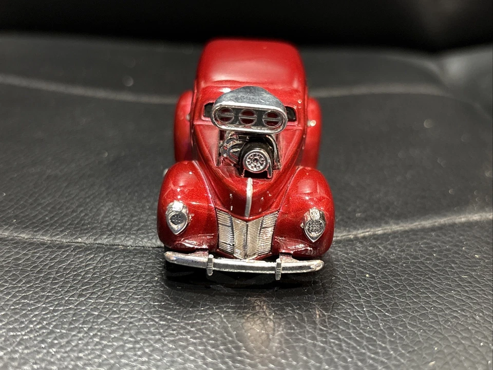 MUSCLE MACHINE. 1:64. 40 FORD DELIVERY SEDAN. MAROON. LOOSE - Image 3 of 4