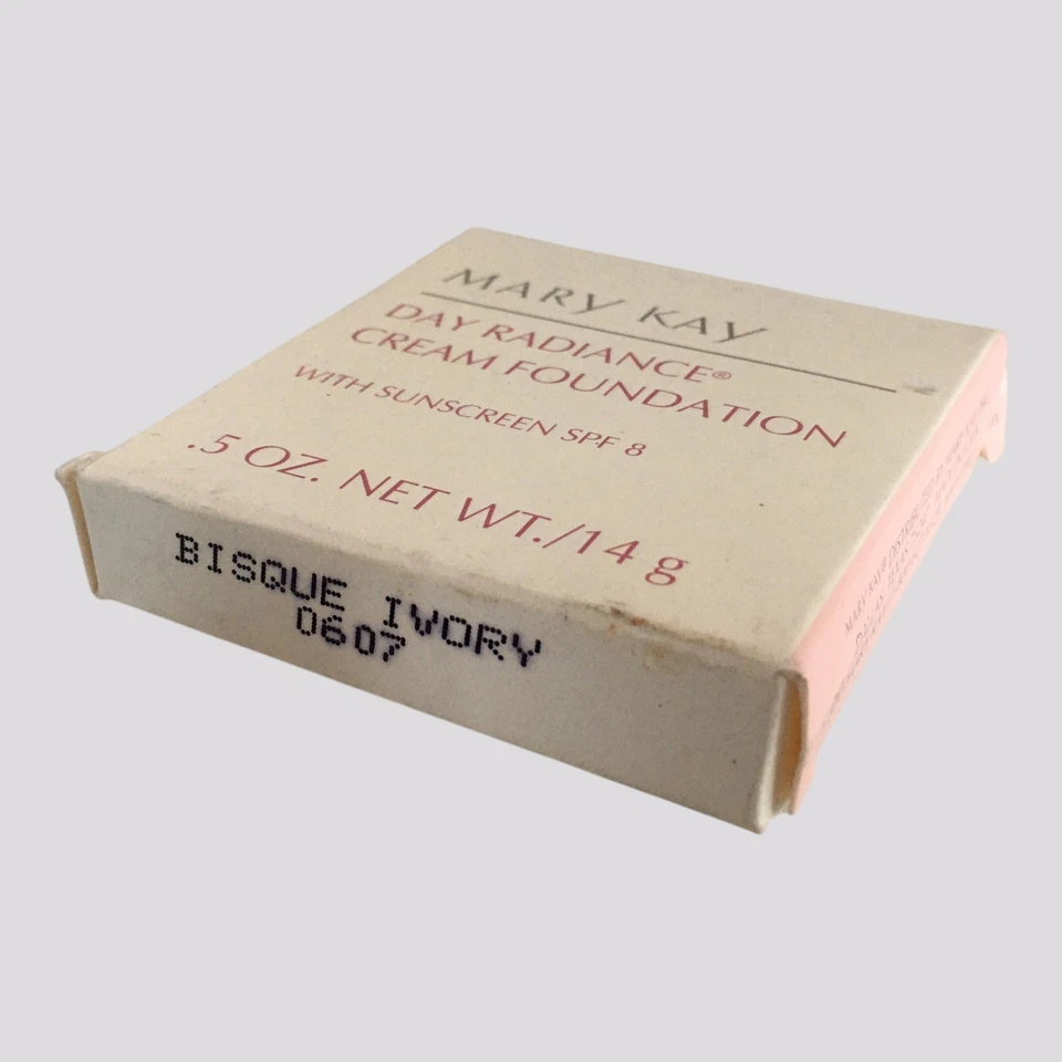 Mary Kay BISQUE IVORY 0607 Day Radiance Cream Foundation 0.5 oz with SPF 8 Boxed - Image 2 of 4