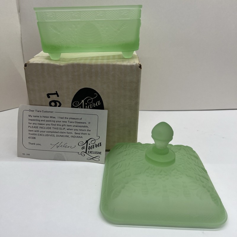 Tiara Exclusives Honey Bee Candy Dish Frosted Chantilly Green W Lid