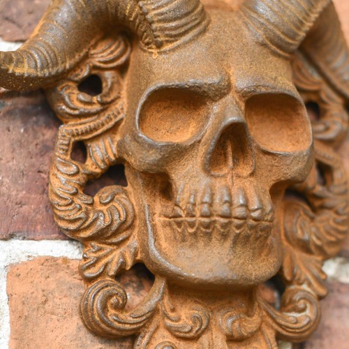 Rustic Wall-Mounted El Diablo Garden Sculpture - Cast Iron Outdoor Wall Art - Picture 6 of 6