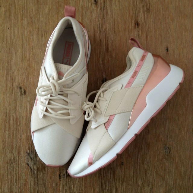 puma pink and gold shoes