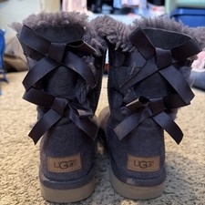 UGG CLASSIC SHORT BAILEY BOW II NIGHTFALL WOMEN BOOTS US 7