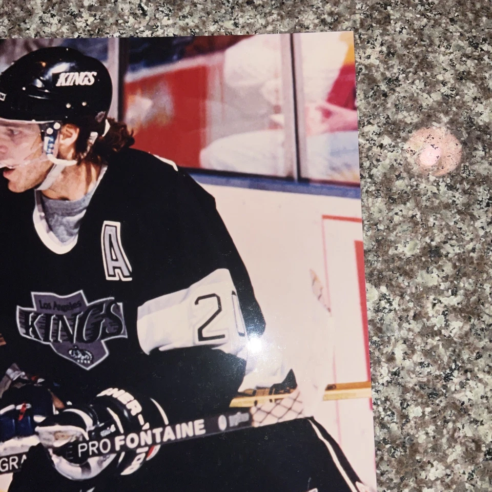 LUC ROBITAILLE Los Angeles Kings Signed 11x14Photo W/ Serial # On The Back - Image 3 of 4