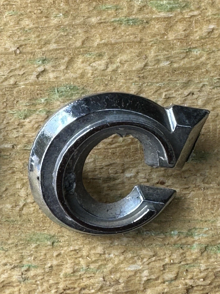 Buick Wildcat 1967 letras cromadas cuarto trasero lado emblema logotipo Foto 4 de 4