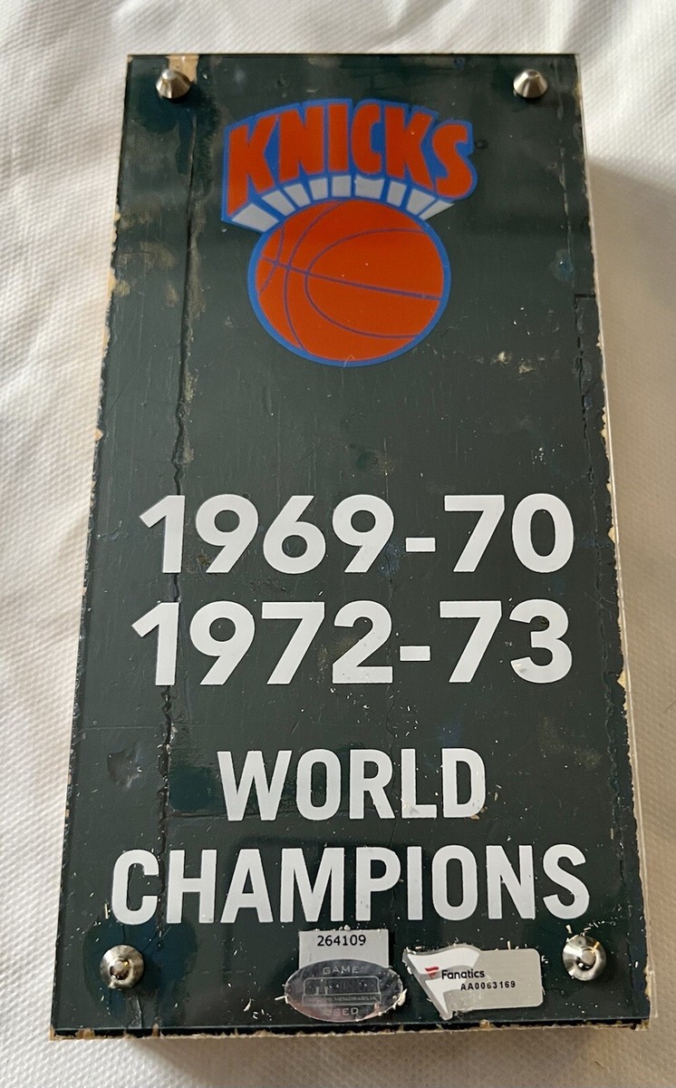 洋書 New York Knicks Yearbook 2004-05 NY KNICKS 1969-70 1972-73 NBA WORLD CHAMPIONS AUTHENTIC MSG