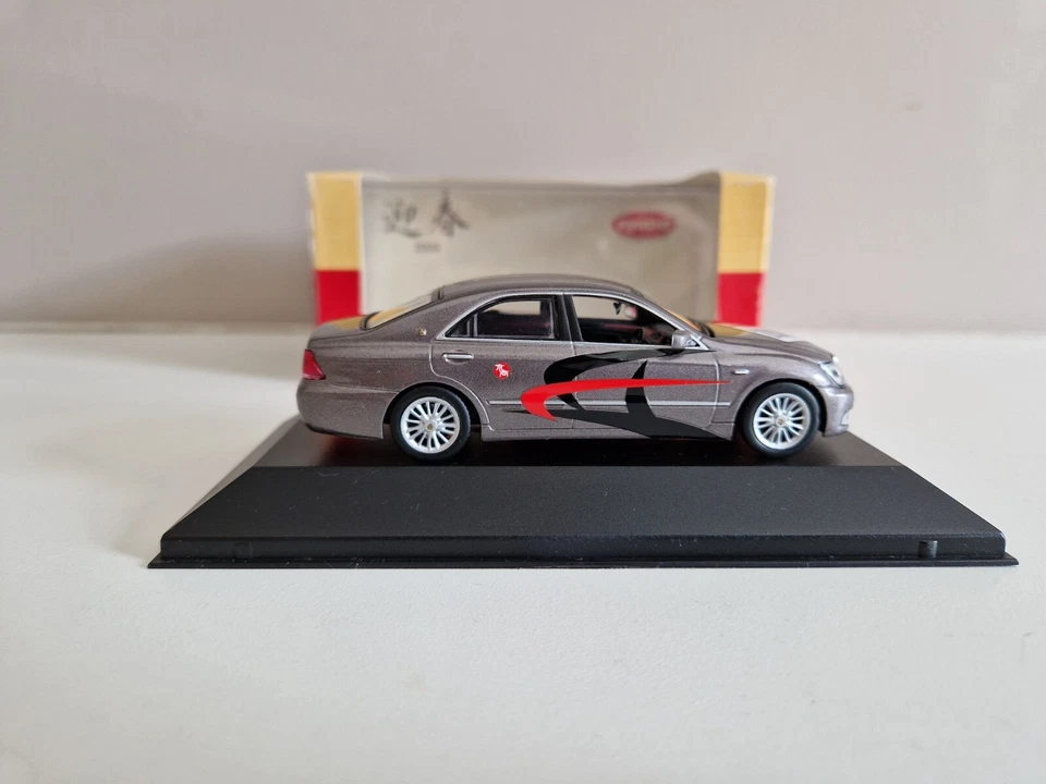 Kyosho J-Collection 1/43 Toyota Crown Royal Saloon G - Año Nuevo 2009 - JC2009NS - Imagen 3 de 4