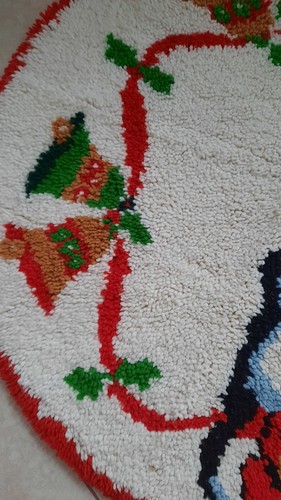 Vintage Christmas Latch Hook Rug Santa & Bell Design Round 37 inches - Picture 3 of 8