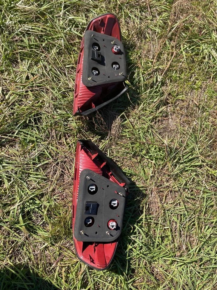 01-02 Acura CL Left & Right Taillight Assemblies - Image 2 of 2