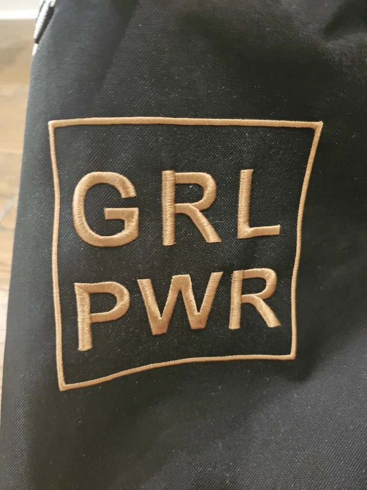 Thirty One GRL PWR 托特包黑色刺绣 31 个手柄帆布“女孩力量”状况极佳 — 第 2/4 张图片