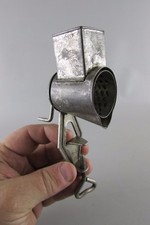 VINTAGE ANTICO VECCHIO FORMAGGIO GRATTUGIA MACINA FORMAGGIO MANOVELLA TAVOLO MORSETTO TRITURATORE AGLIO