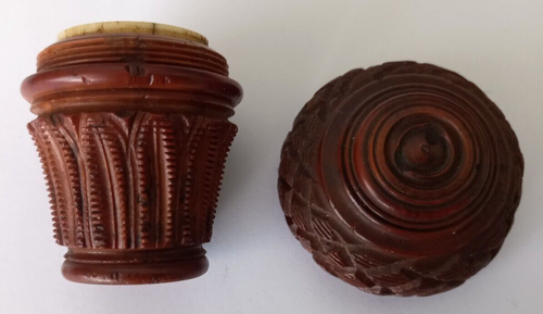 Antique Carved Treen Wood Nutmeg Grater - Picture 9 of 9