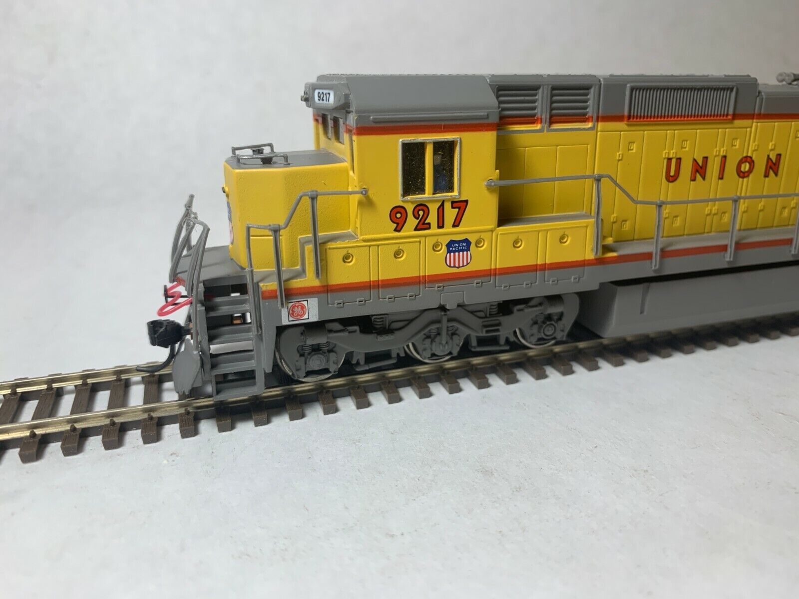 Spectrum 85004 HO Scale DASH 8 40C Union Pacific #9217 Diesel Locomotive