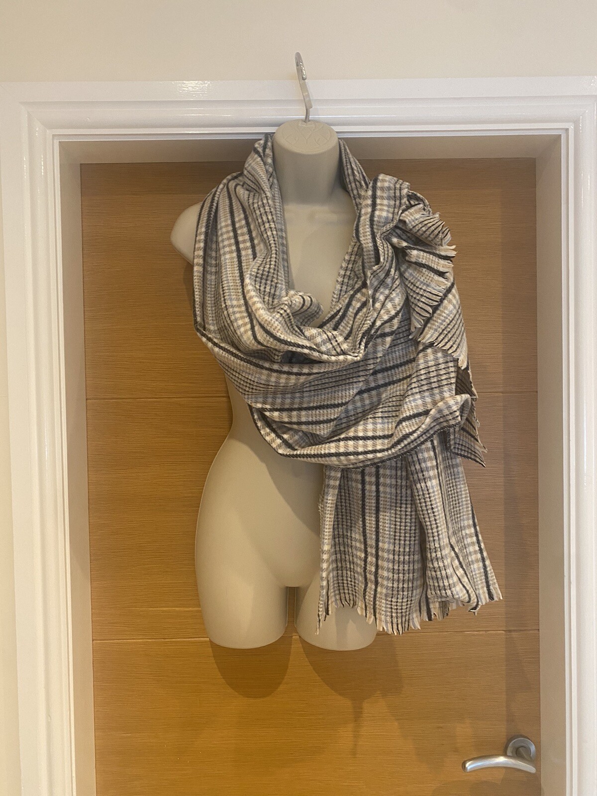 Primark Ladies Grey Checked Chunky Knit Long Frayed Scarf 70in X 28in