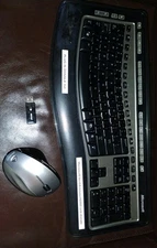 Microsoft Wireless Laser Desktop Combo 6000 v3, Includes: Keyboard, Mouse, USB