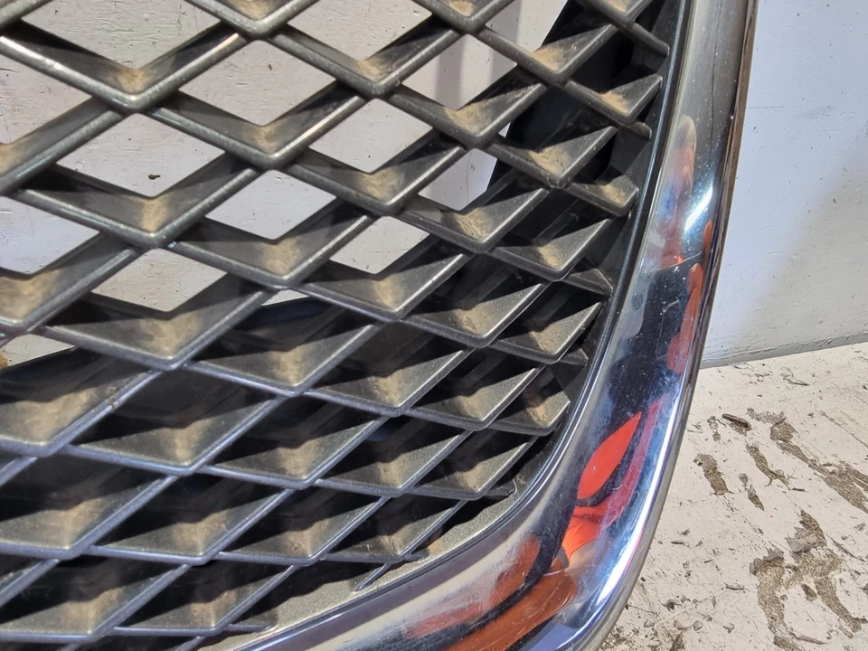 Suzuki Grand Vitara Front Grill & Badge Centre Chrome Grille 2006 JT 71743-65J0 - Image 4 of 4