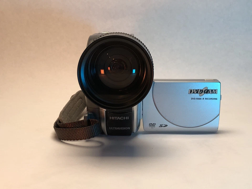 Hitachi DZ-MV780A Camcorder + Battery, Charger, DVD, Lens Cap & Wide Angle Lens - Image 3 of 4